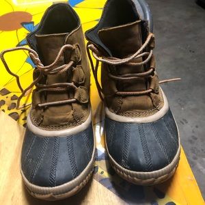 Sorel duck toe rain boots